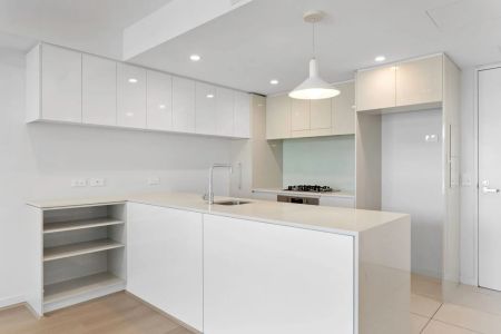 Stylish North-Facing 1-Bedroom Apartment with Sweeping Mountain Views - Photo 4