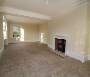 6 bed detached house to rent in Cortworth Lane, Rotherham, S62 - Photo 3