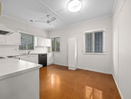 8 Vernon St, Ipswich QLD 4305 - House For Rent | Domain - Photo 5