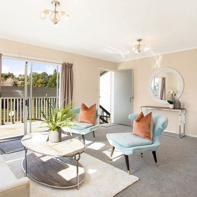 Elevated and sunny home in great school zone - Photo 1