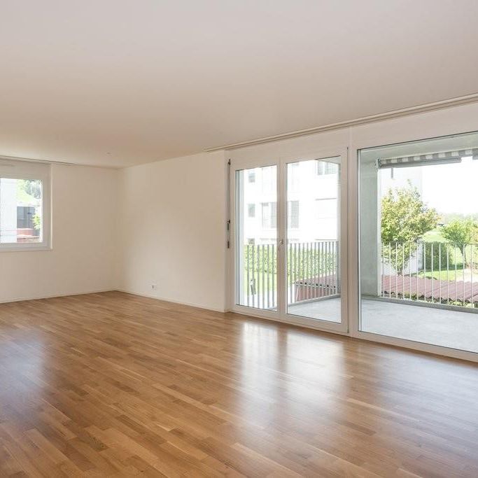 Moderne 4.5 Zimmer Wohnung in familienfreundlicher Überbauung - Photo 1