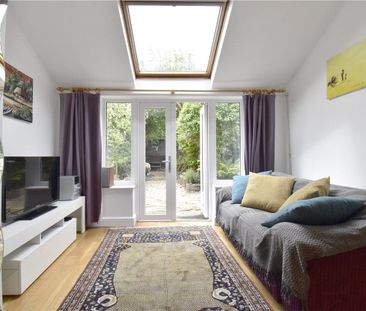 A beautifully presented 2 bedroom terraced house situated in the he... - Photo 1