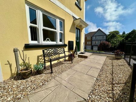 3 bedroom semi-detached house to rent - Photo 2