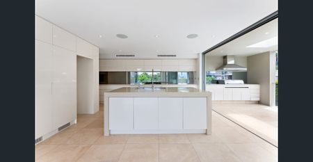 A Refined Harbour-Side Residence - Photo 4