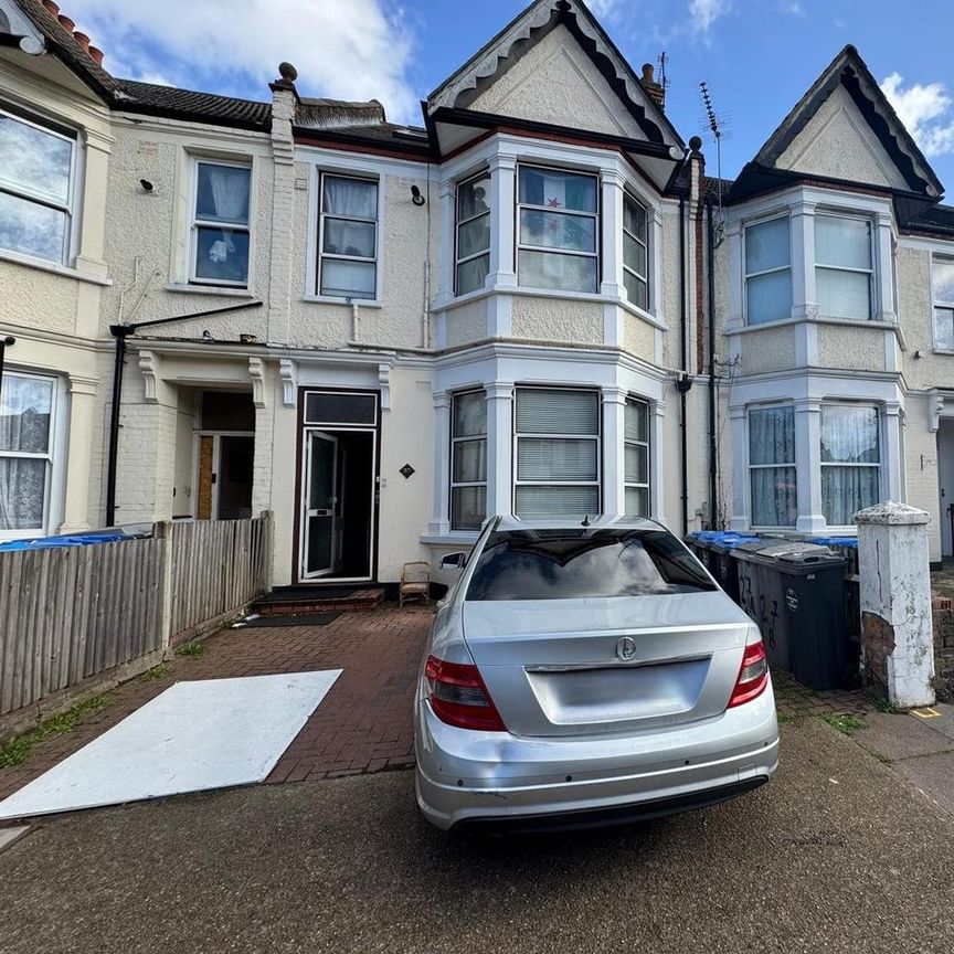 4 bedroom terraced house to rent - Photo 1