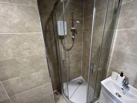 1 bedroom in a house share to rent - Photo 5