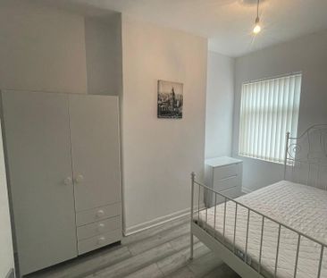 1 bedroom in a house share to rent - Photo 2