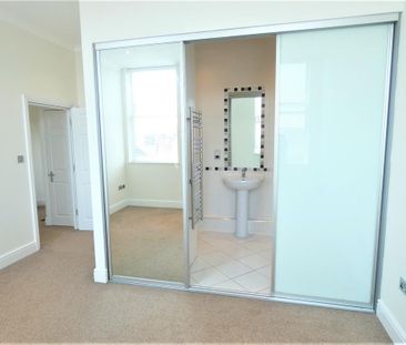 2 bedroom flat to rent - Photo 4