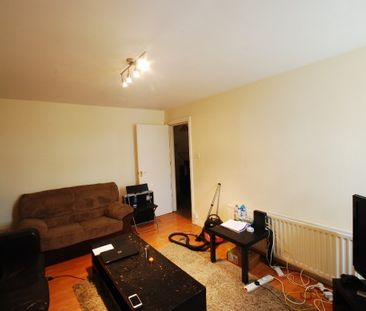 5 Bed - Kelvin Grove, Sandyford - Photo 4