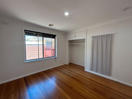 10 Green Avenue, Kingsbury VIC 3083 - Photo 5