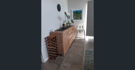 Luxury Fully Furnished home with Lockable Caravan Storage 6 Months -24 month Term - Photo 5