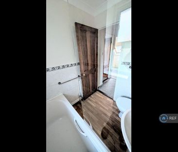 2 bedroom semi-detached house to rent - Photo 5