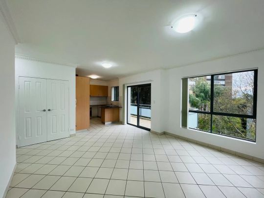 Apartment with 2 bedrooms, 2 bathrooms & parking for 2 cars - Photo 1