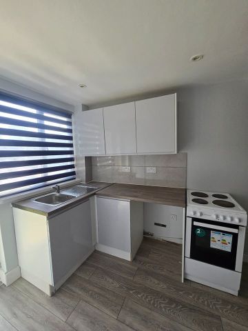 Studio Flat, Hendon Way, NW2 - Photo 2