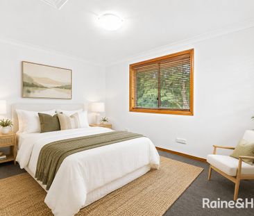 Spacious 4 Bedroom Family Home with Pool in Prime Strathfield Location - Photo 4