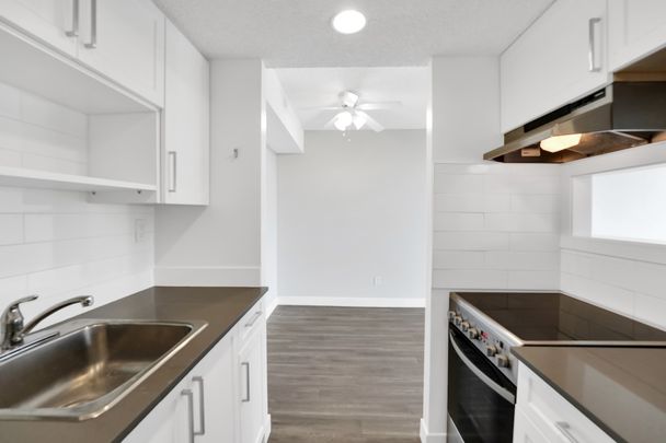 James Bay Square - 1 Bedroom - Photo 1