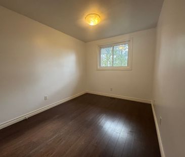 For Lease - 5852 FRONTENAC Street Unit# 8, Niagara Falls, Ontario - Photo 4