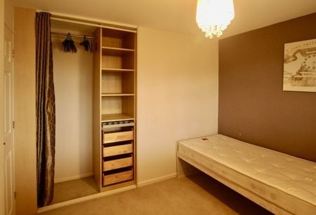 Lemur Drive, Cambridge £2,200 pcm ⓘ The monthly or weekly payment required by the landlord. Read our glossary page , 4 bedrooms, detached house, to let * Tenant info - Photo 2