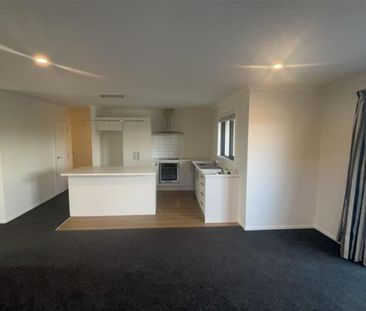 Modern Family Home - Photo 5