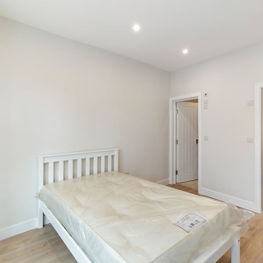 Studio Flat, Cambridge Road, TW4 - Photo 1