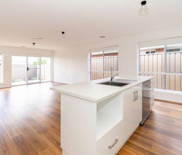 LOW MAINTENANCE LIVING IN A SOUGHT AFTER LOCATION - Photo 6