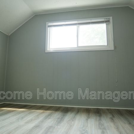 $1,750 / 4 br / 1 ba / Your Newly Renovated Upper Unit in Welland! - Photo 1