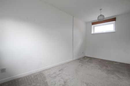 3 bedroom detached house to rent - Photo 3