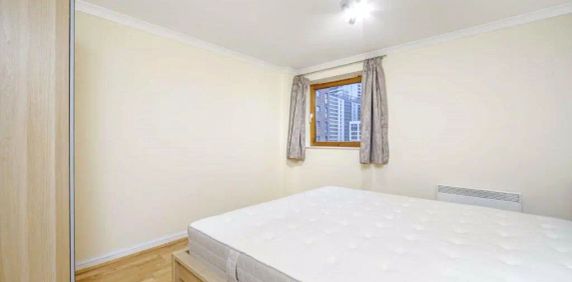 2 bedroom flat in Isle Of Dogs - Photo 2