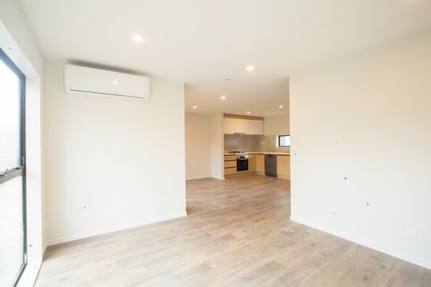 Modern 2 Bedroom Townhouse - Photo 1