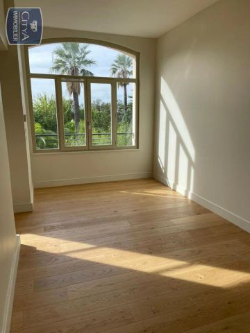 Appartement à louer 4 pièces 94m² - Photo 2