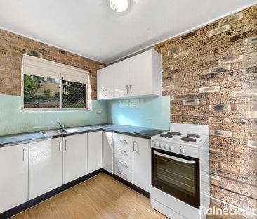 Updated Ground Floor 2 Bedroom Unit in Great Location! - Photo 4