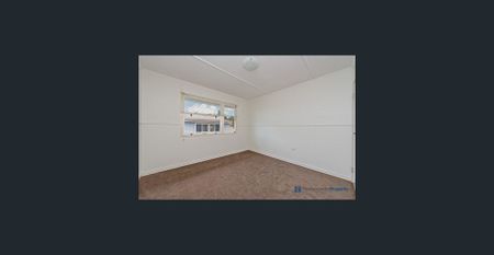 Good Size Family Home in central location - Photo 3