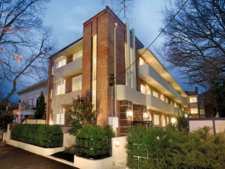 LARGE ART DECO PROPERTY IN THE MOST LIVEABLE ADDRESS - Photo 3