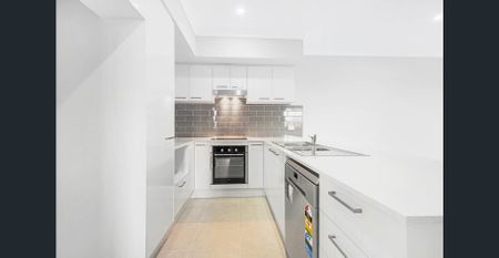 "Modern and Low-Maintenance" - Photo 4