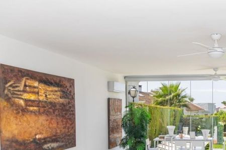 6 bedroom luxury Townhouse for rent in Estepona, Andalusia - Photo 4