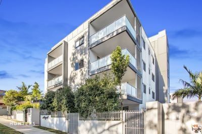 Ground Floor Villa Style Apartment with Private Entry - Photo 2