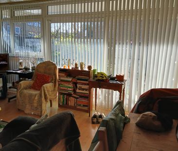 Room in a Shared Flat, Crewkerne Court, SW11 - Photo 1