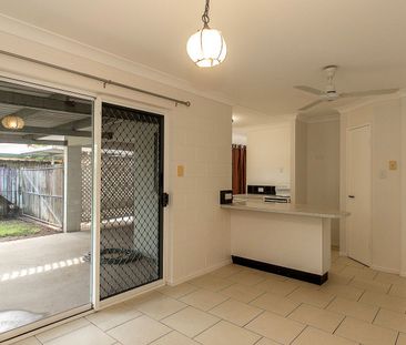 Great Living On Gladys! - Photo 2