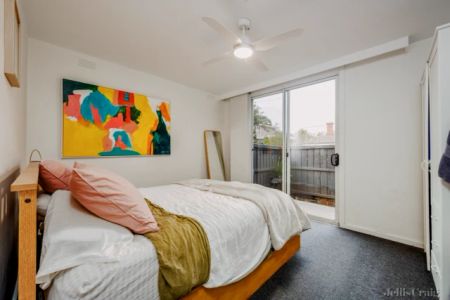 2 Bed, 1 Bath - Photo 4