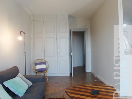 Apartment Paris Balcony on Arts et Metiers - Photo 3