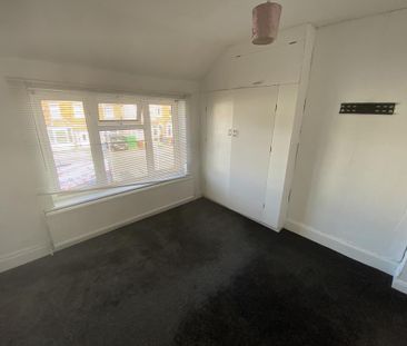 2 bedroom end of terrace house to rent - Photo 2