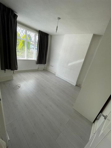 4 Bedroom Bungalow To Let - Photo 2