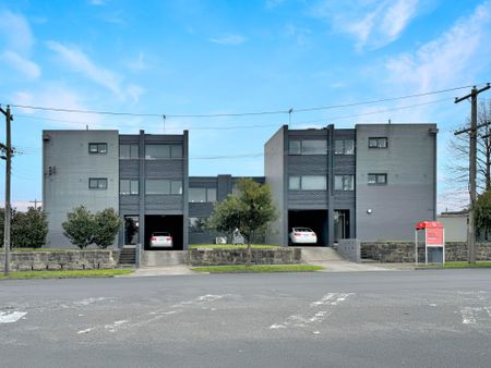 Stylish City Living on the Edge of Parklands - Photo 2