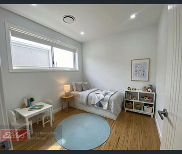 BRAND NEW PROPERTY - 2 mins away from upcoming shopping centre - Photo 3