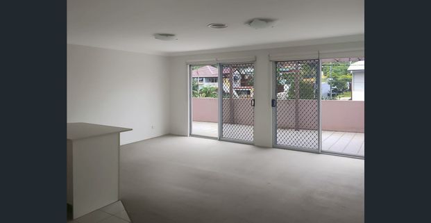 Spacious 2 Bedroom Apartment in the heart of Balmoral - Photo 1