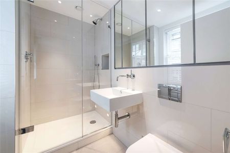 This beautifully refurbished three bedroom mews house is located close to the amenities of Sloane Square and Knightsbridge - Photo 4