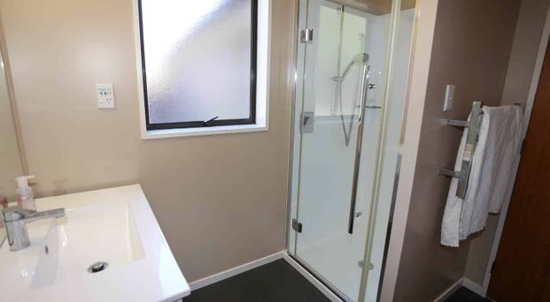 A Beautiful Home in Riccarton - Modern and a Must see - Photo 1