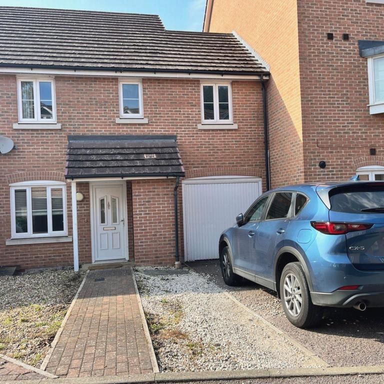 3 bedroom terraced house to rent - Photo 1