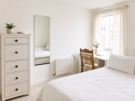 2 Bed Flat, Cresset Road, E9 - Photo 2