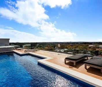 Luxury One Bedroom Apartment in 'Chatswood Place' - Photo 4